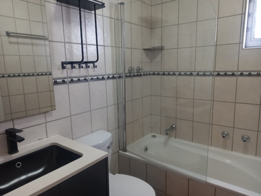 To Let 2 Bedroom Property for Rent in Loevenstein Western Cape